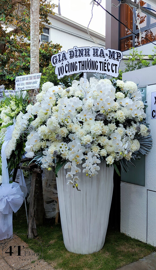 Chậu hoa tang lễ sang trọng