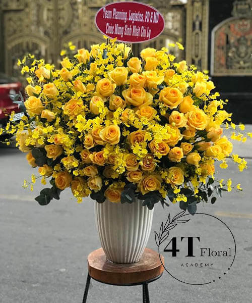 bình hoa tone vàng rực rỡ