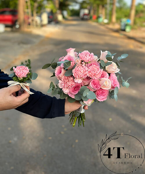 Bó hoa cưới màu hồng