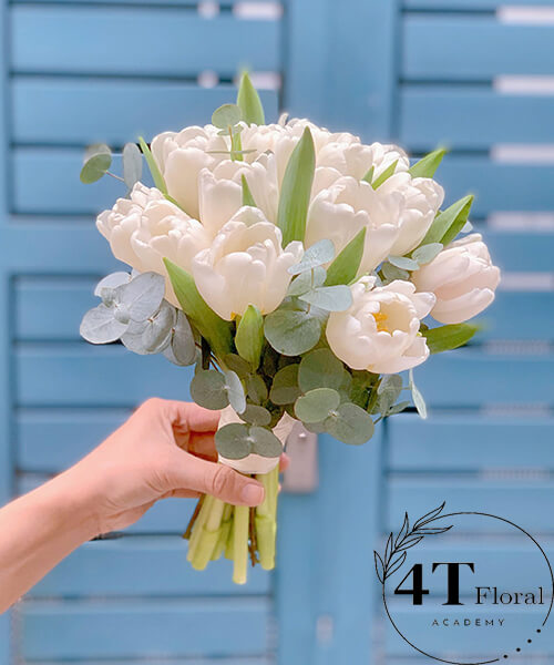 Bó hoa cưới tulip trắng