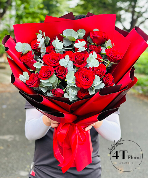 bó hoa hồng đỏ giấy đỏ