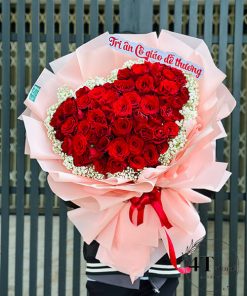 Bó hoa hồng đỏ hình trái tim viền baby - BH188