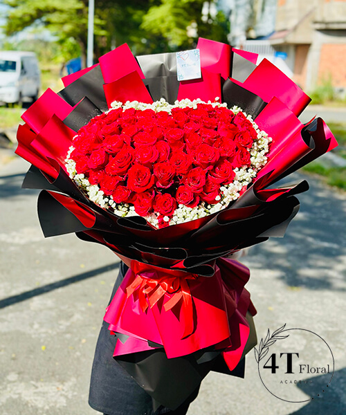 bó hoa hồng đỏ hình trái tim