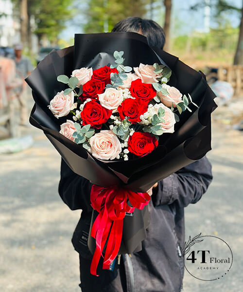 bó hoa hồng đỏ mix hồng kem