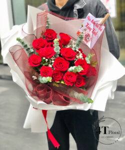 Bó hoa hồng đỏ mix lá bạc - BH182