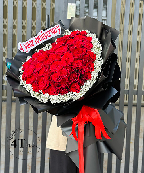 bó hoa hồng đỏ trái tim đuôi dài