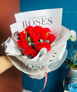 Bó hoa sáp đỏ thơm mix lá bạc - HS78