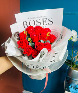 Bó hoa sáp đỏ thơm mix lá bạc - HS78