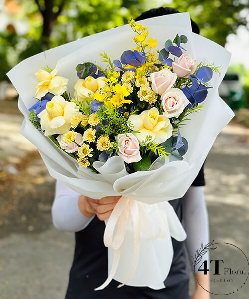 bó hoa tone hồng vàng nhạt