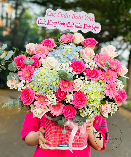 giỏ hoa cẩm tú cầu mix hoa hồng