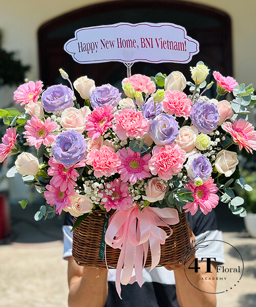 giỏ hoa để bàn tone tím hồng