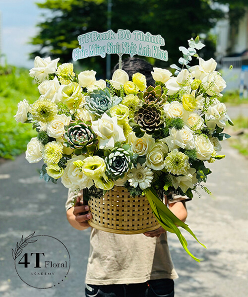 giỏ hoa hiện đại hồng trắng mix sen đá