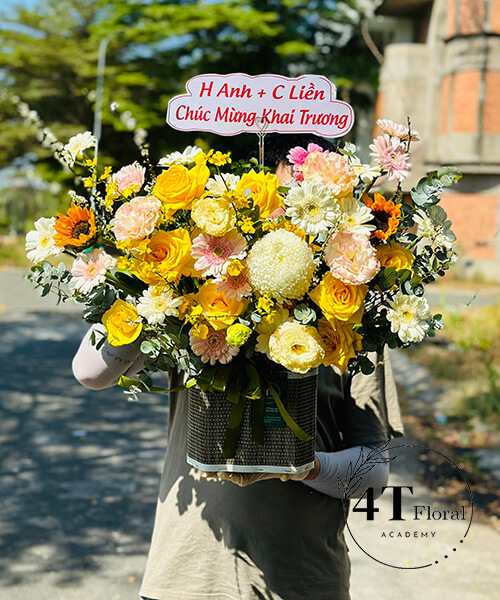 giỏ hoa hiện đại tone vàng