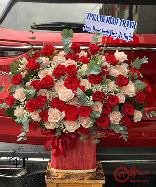 giỏ hoa hồng đỏ mix hồng kem dâu