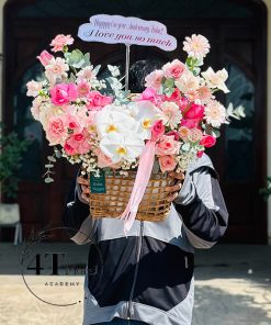 Giỏ hoa màu hồng mix lan hồ điệp cực xinh - GH146