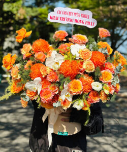 Giỏ hoa tone cam mix lan hồ điệp - GH131