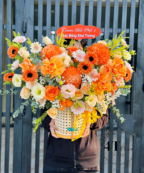 giỏ hoa tone cam rực rỡ