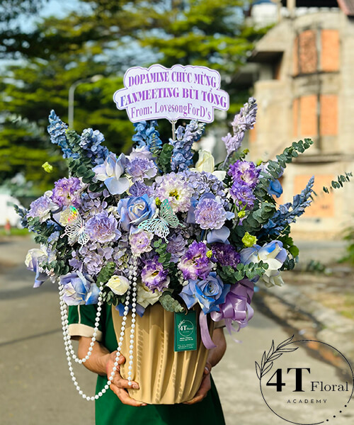 Giỏ hoa tone tím độc lạ