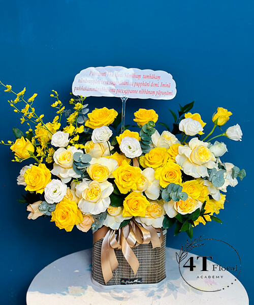 giỏ hoa tone vàng nhẹ nhàng