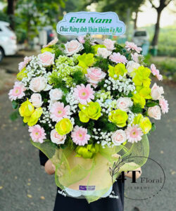 Giỏ hoa tone xanh lá cây hồng - GH113