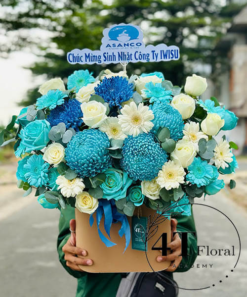 Giỏ hoa tone xanh trắng