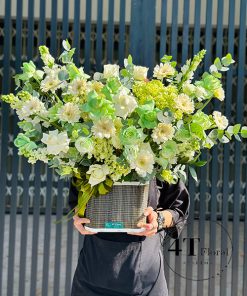 Giỏ hoa tông xanh lá kiểu bay bổng - GH106