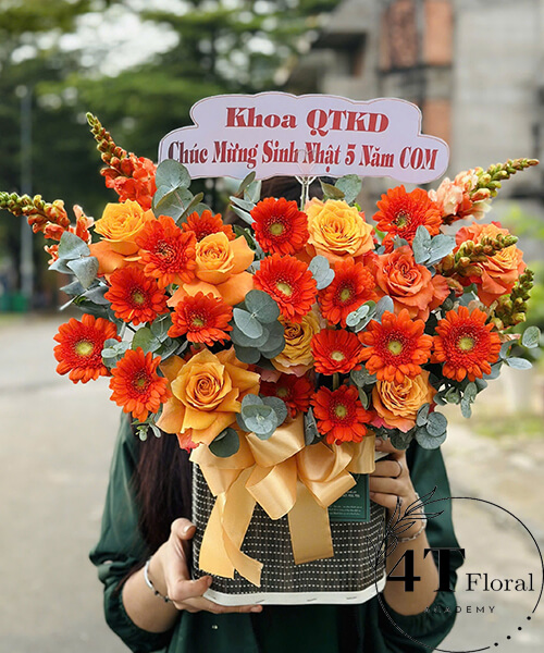 Giỏ hoa tươi rạng rỡ