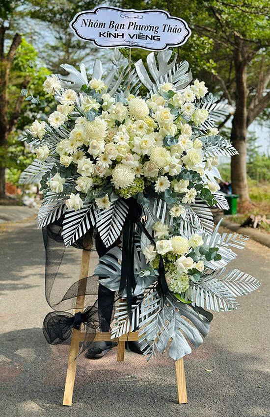 hoa đám tang kiểu mới đẹp sang trọng tông trắng