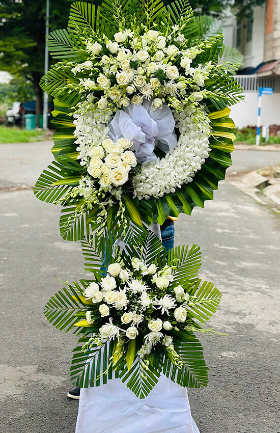 hoa đi viếng đẹp ba tầng