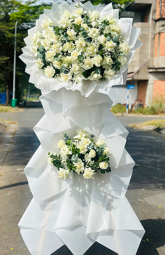 kệ hoa chia buồn hồng trắng và cúc trắng đẹp