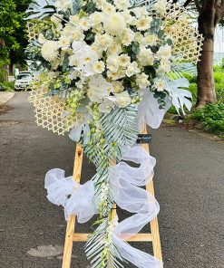 Kệ hoa chia buồn màu trắng trang nhã - HV32