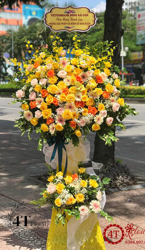 kệ hoa chúc mừng tone màu vàng cam