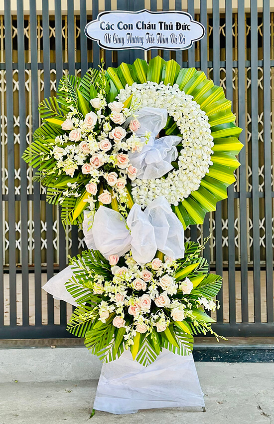 kệ hoa đi đám tang hai tầng mix hồng kem đẹp nhã nhặn