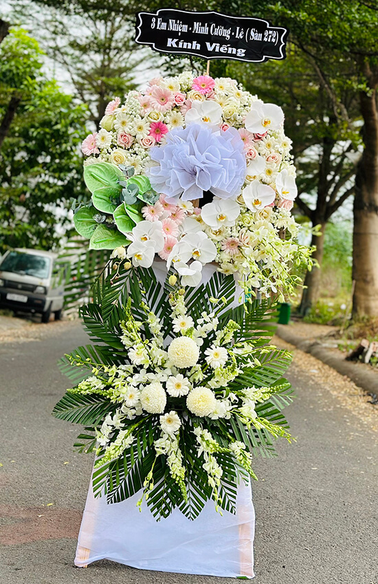 kệ hoa đi viếng hiện đại