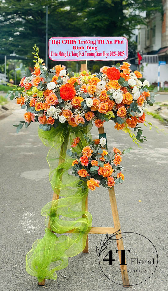 Kệ hoa hiện đại tone vàng cam