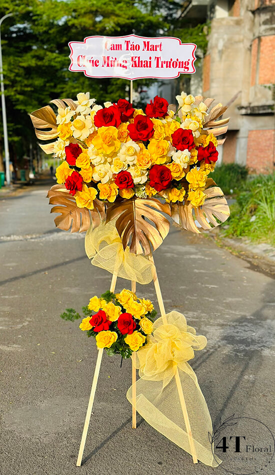 Kệ hoa hiện đại tone vàng