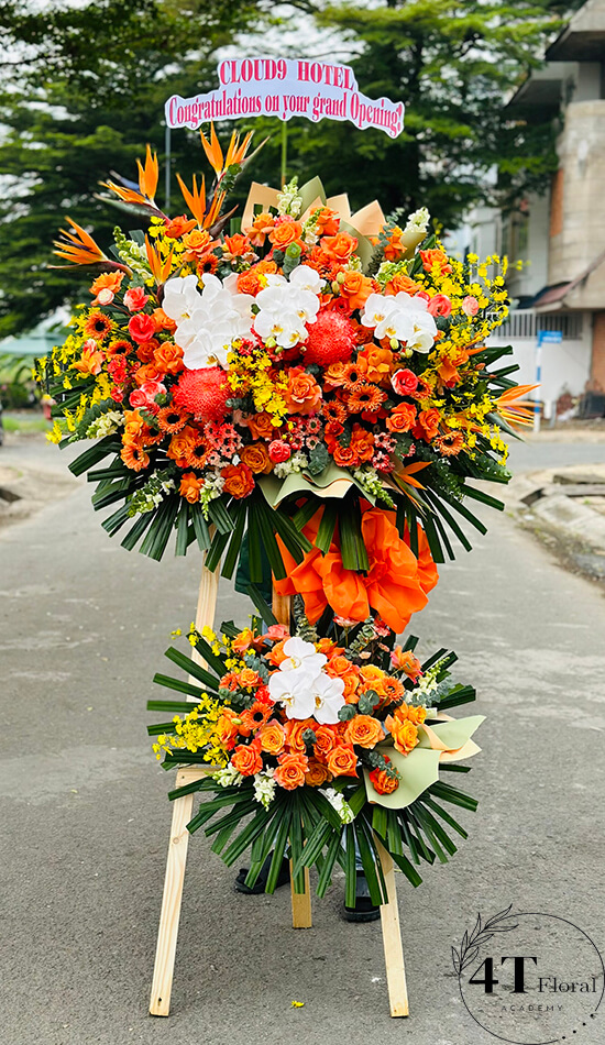 Kệ hoa tone cam nổi bật