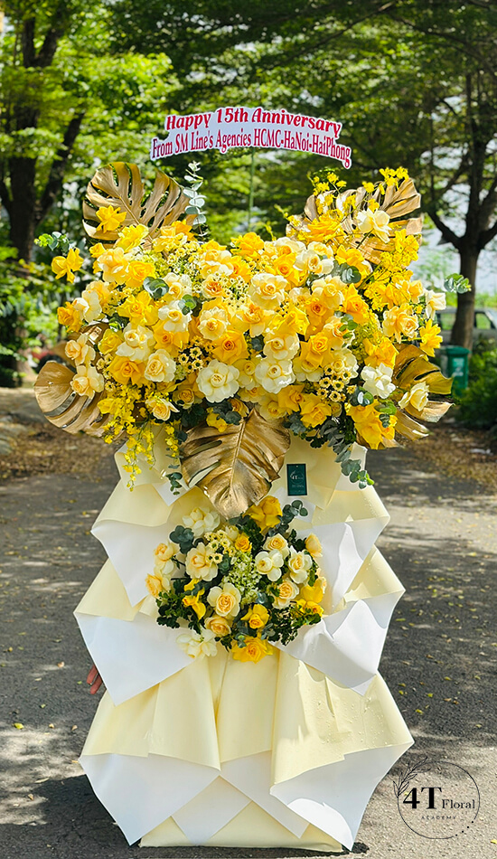 Kệ hoa tone vàng hiện đại