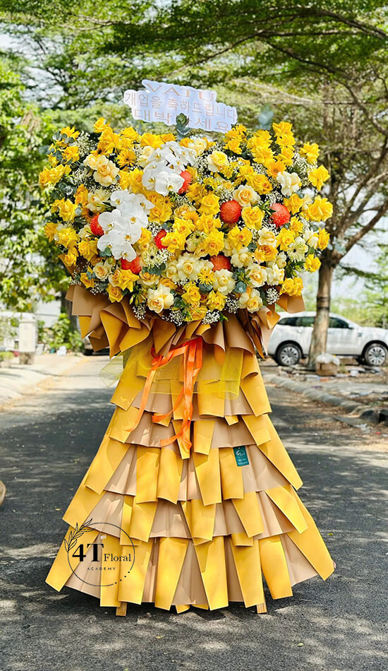 Kệ hoa trái tim khổng lồ