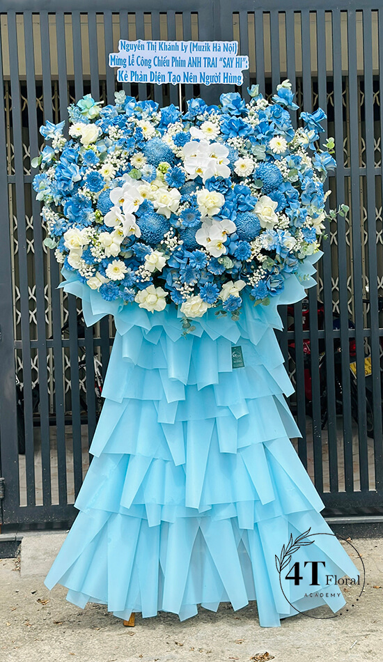 Kệ hoa trái tim xanh dương