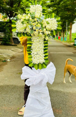 kệ hoa viếng thánh giá đẹp - HV67