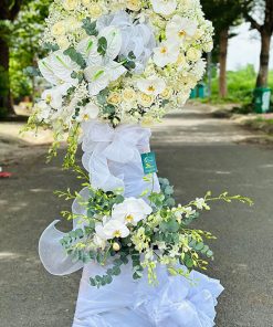 Vòng hoa chia buồn đám tang màu trắng trang trọng - HV69